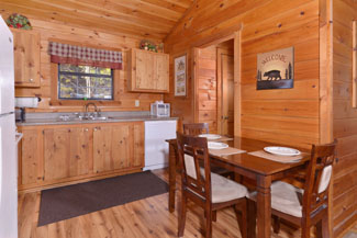 Tennessee One Bedroom Honeymoon Vacation Cabin Rental dinning area